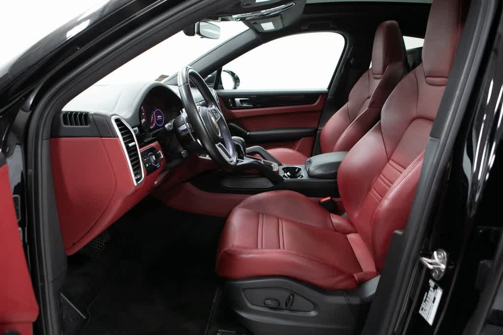 Thumbnail: 2022 Porsche Cayenne - 20