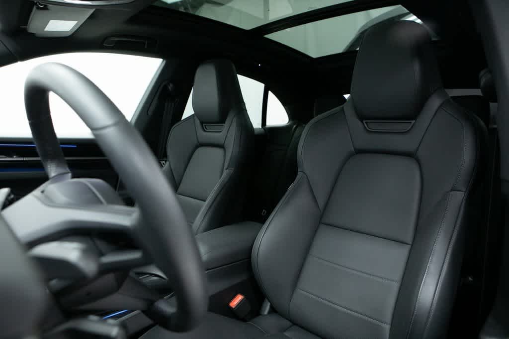 Thumbnail: 2025 Porsche Macan - 5