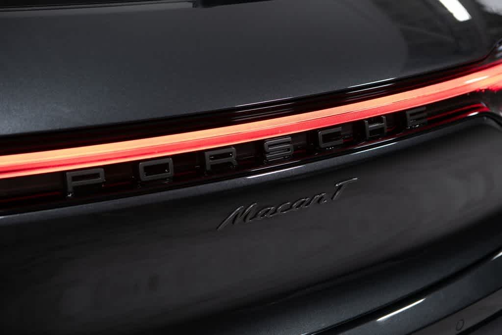 Thumbnail: 2025 Porsche Macan - 37