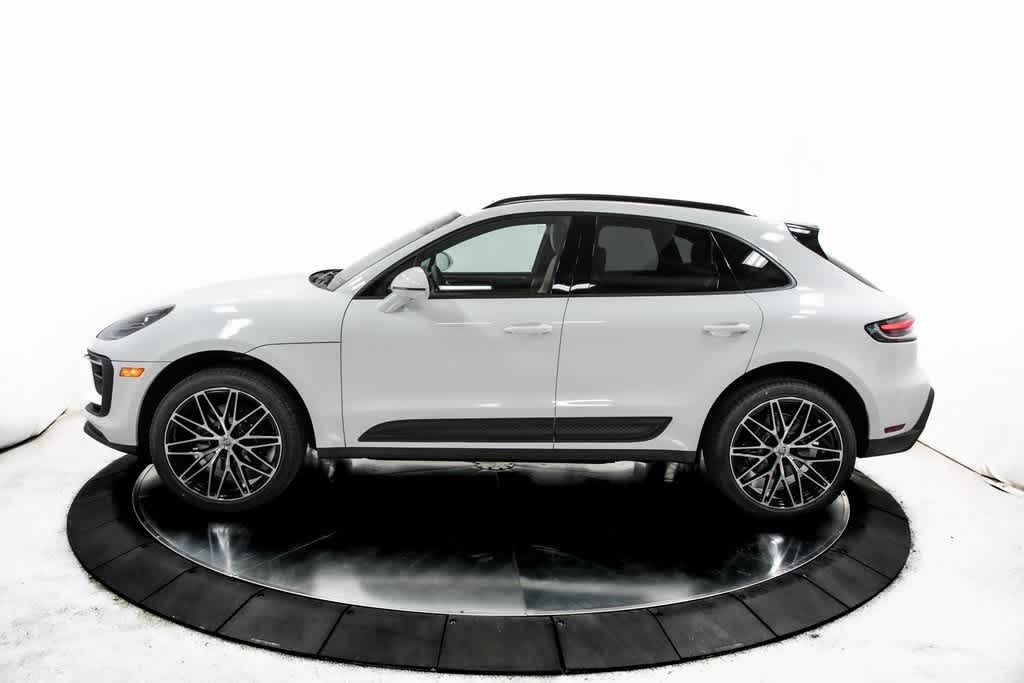 Thumbnail: 2025 Porsche Macan - 2