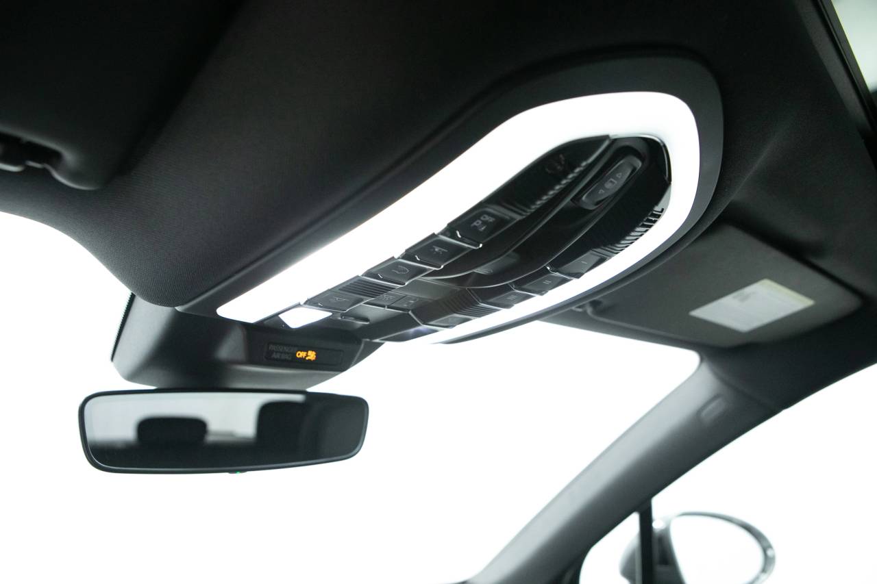 Thumbnail: 2026 Porsche Macan - 32