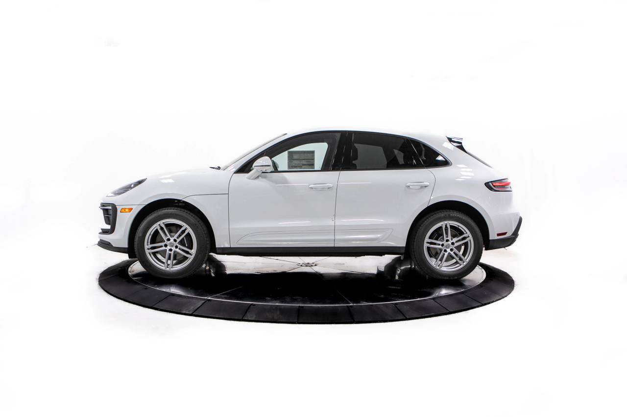 2026 Porsche Macan T photo 2