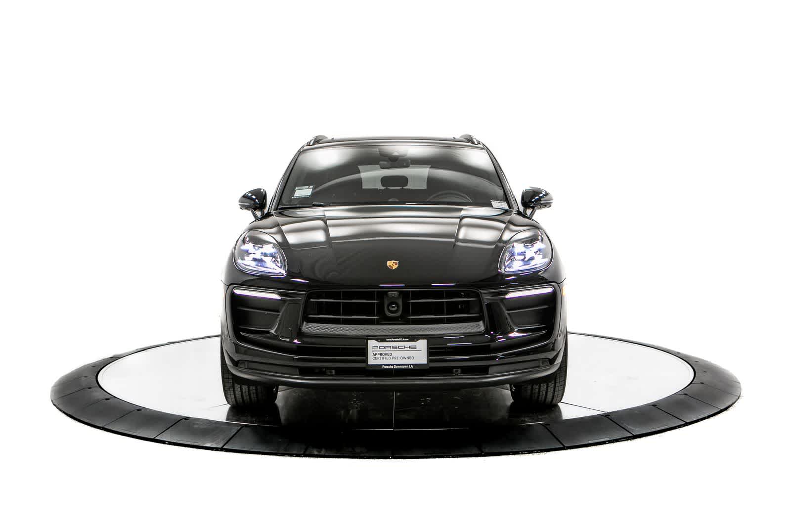 Thumbnail: 2026 Porsche Macan - 10