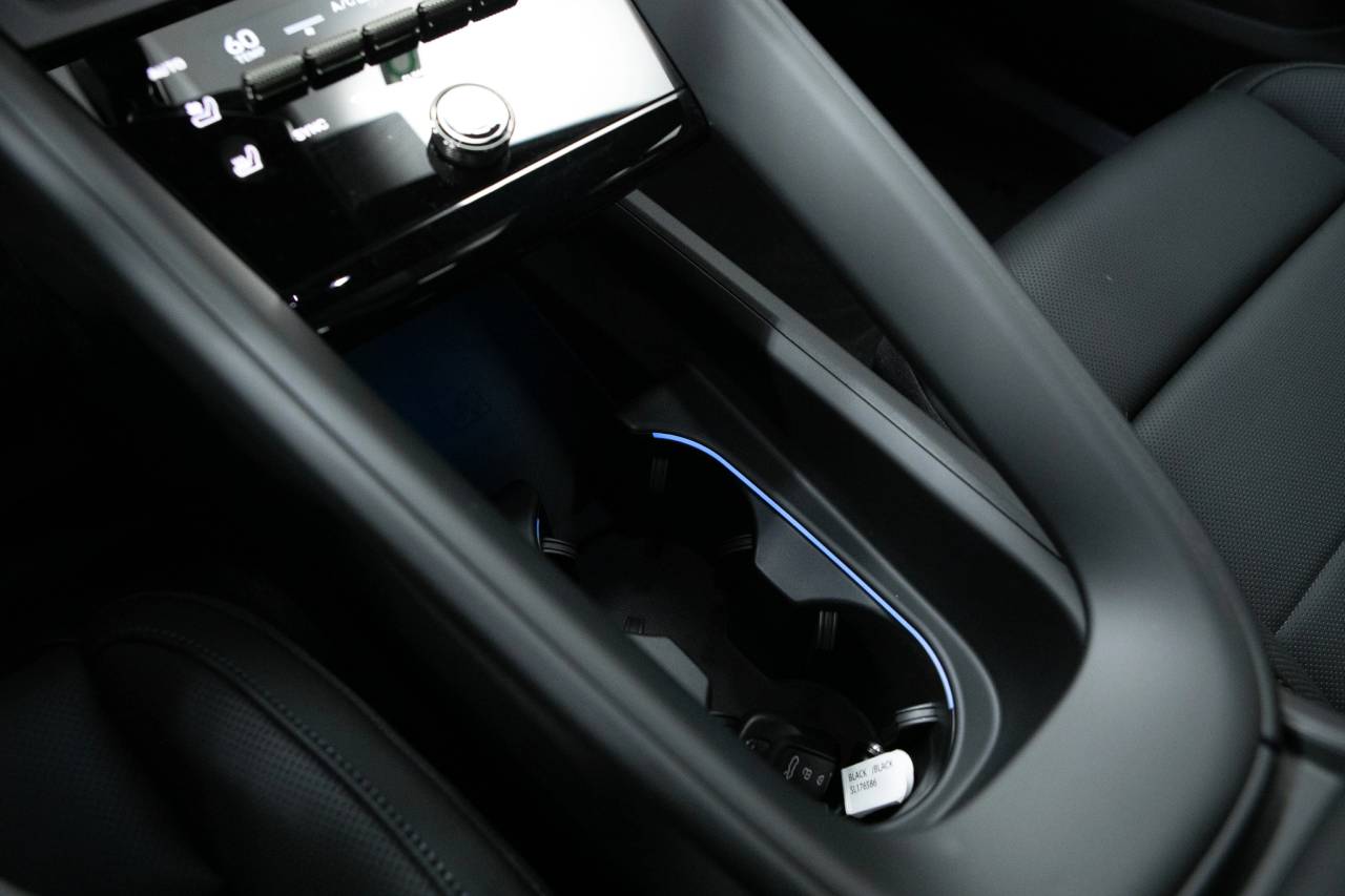 Thumbnail: 2025 Porsche Macan - 30