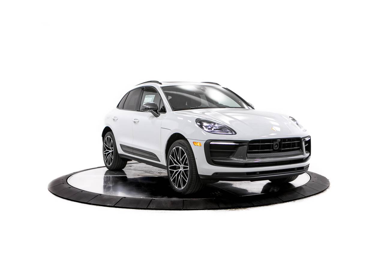 Thumbnail: 2026 Porsche Macan - 9
