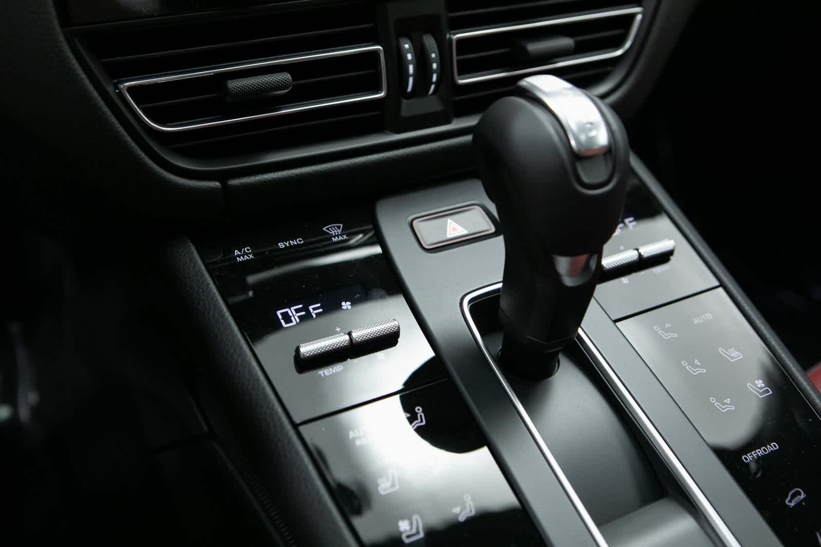 Thumbnail: 2025 Porsche Macan - 22