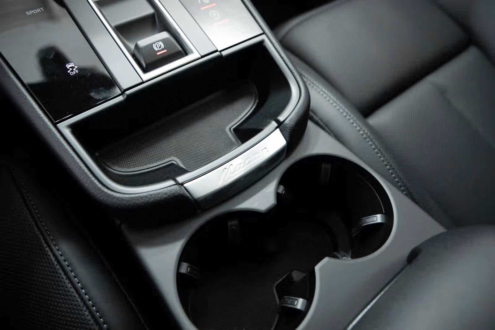 Thumbnail: 2025 Porsche Macan - 23