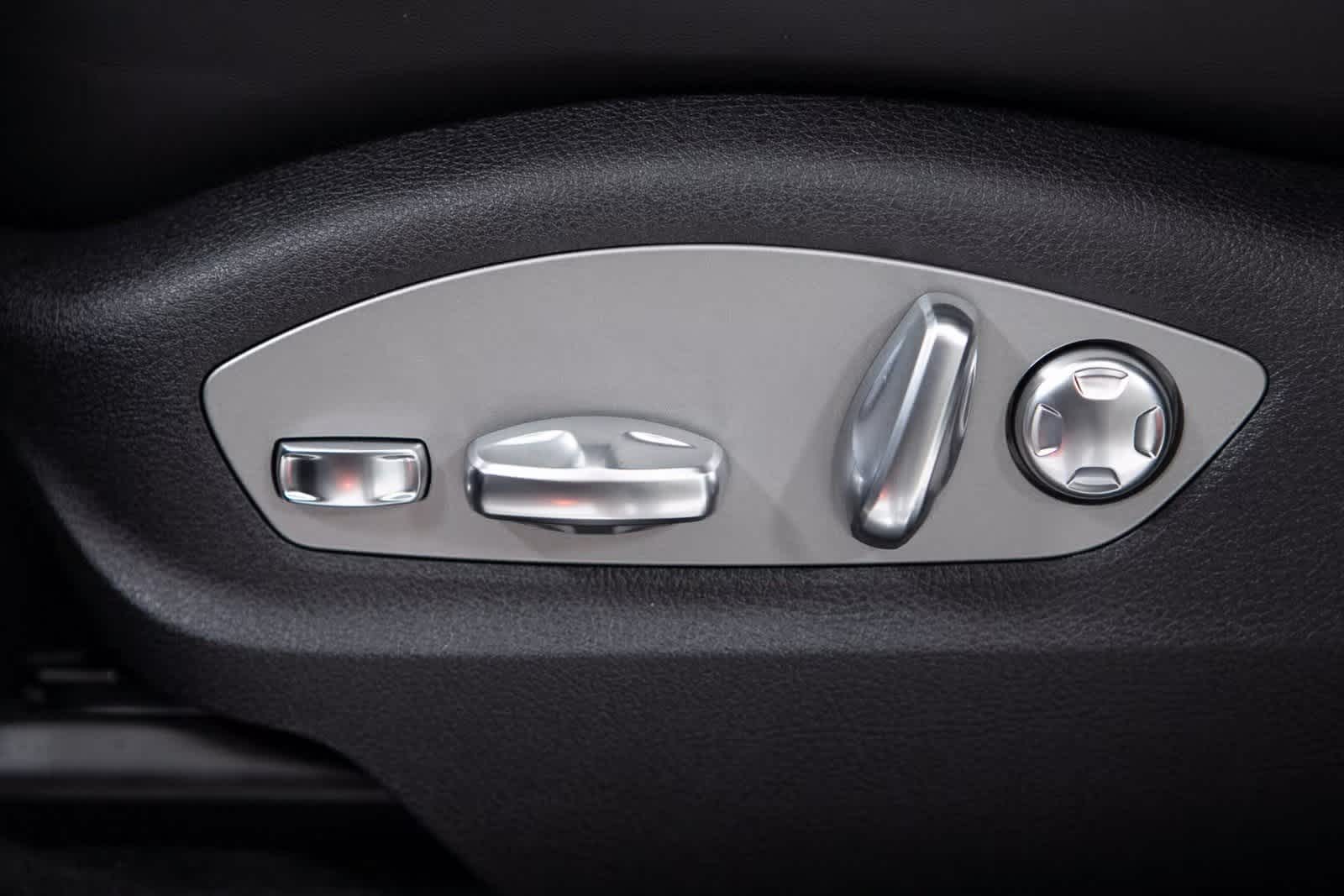 Thumbnail: 2025 Porsche Macan - 18