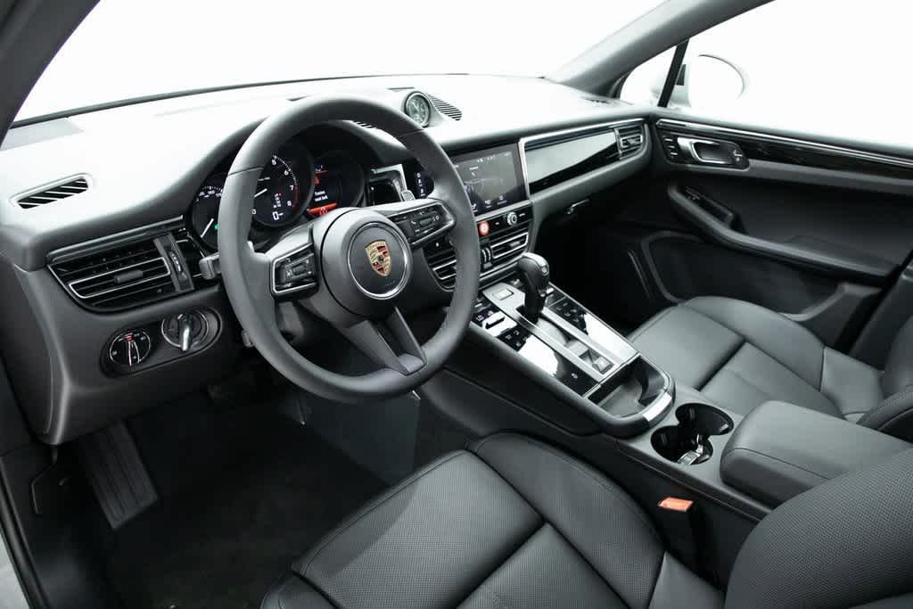 Thumbnail: 2025 Porsche Macan - 4