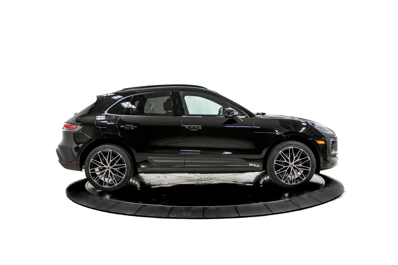 Thumbnail: 2026 Porsche Macan - 8