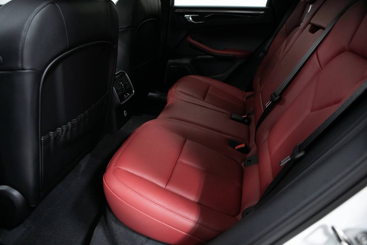 Thumbnail: 2026 Porsche Macan - 35