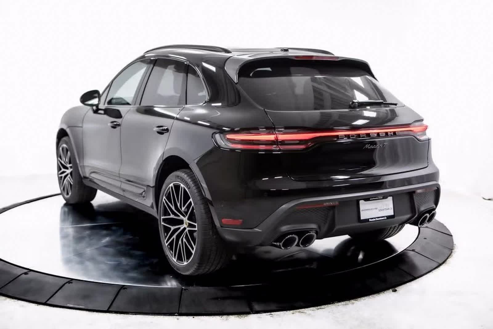 2025 Porsche Macan T photo 3