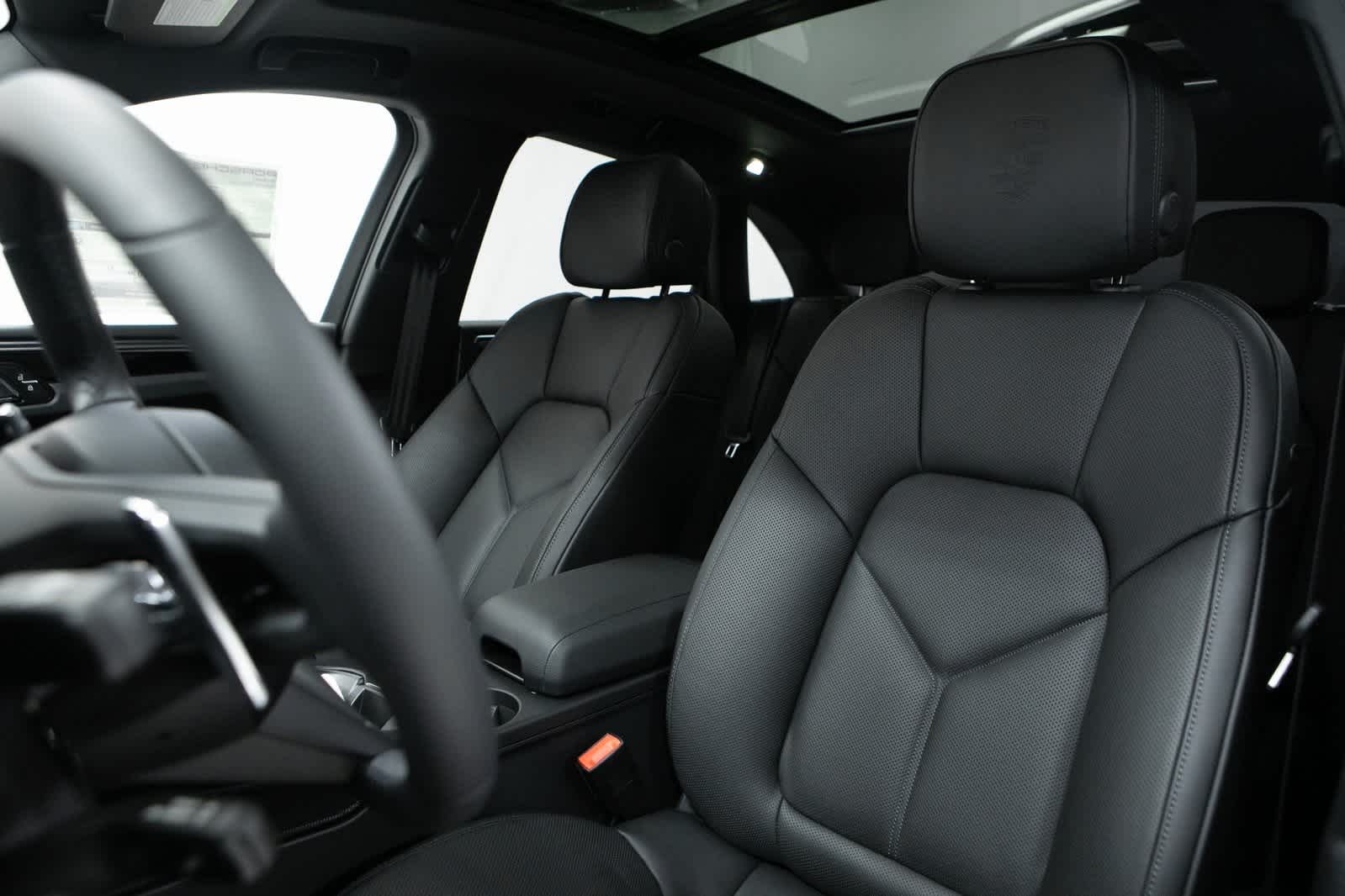 Thumbnail: 2025 Porsche Macan - 5