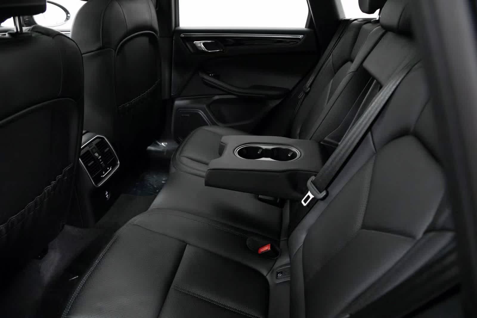 Thumbnail: 2025 Porsche Macan - 27