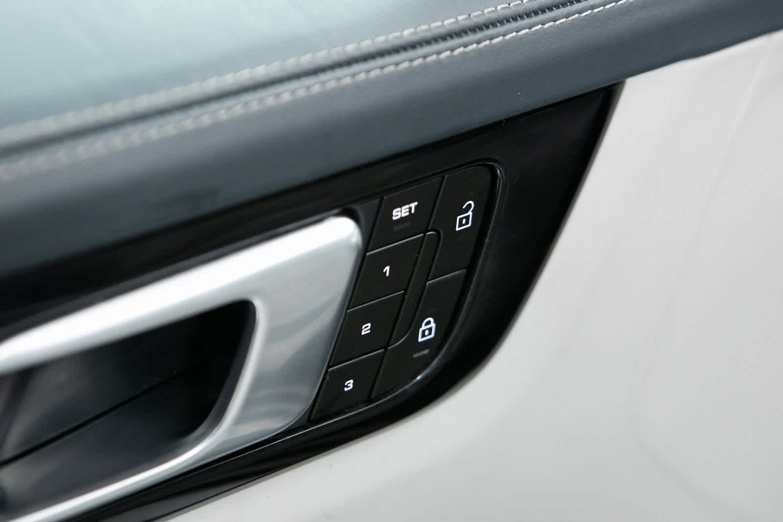 Thumbnail: 2023 Porsche Cayenne - 19