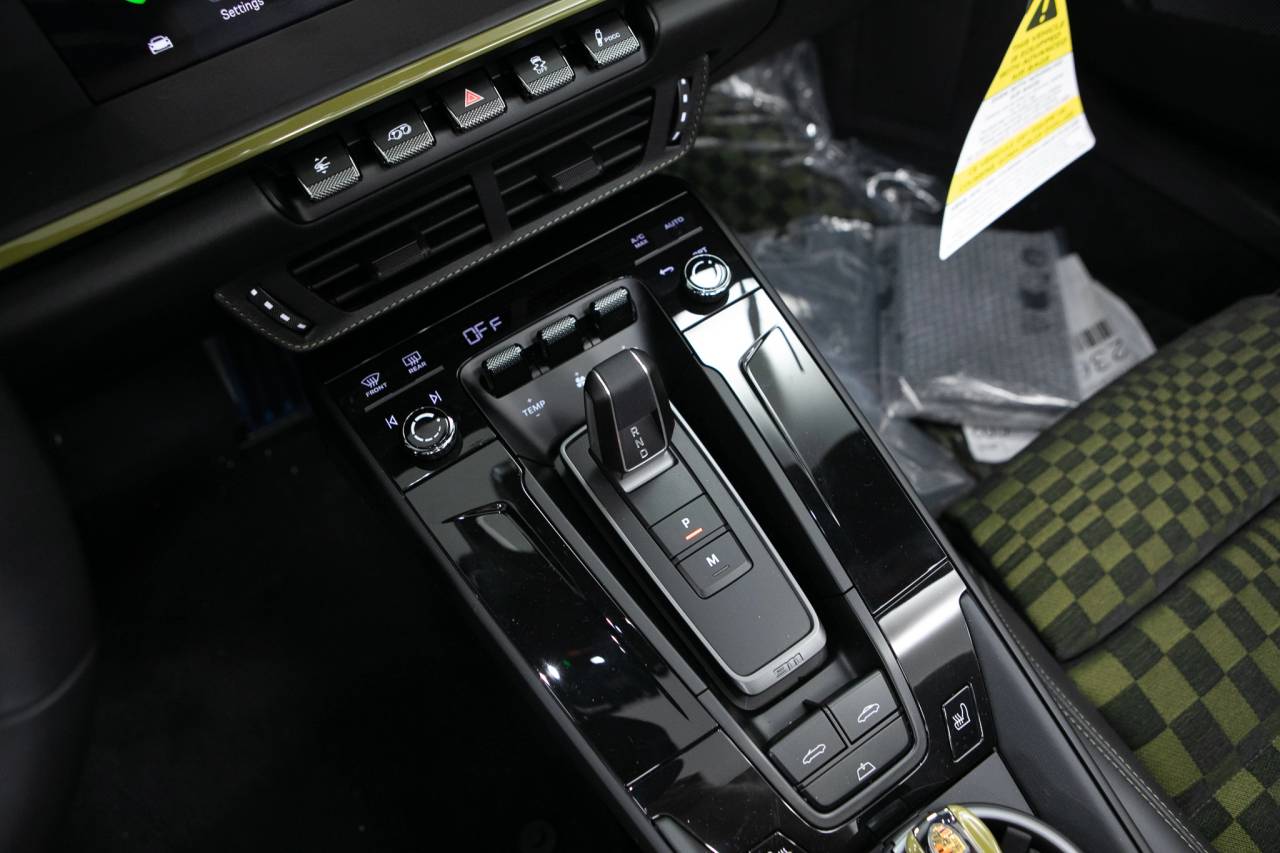 Thumbnail: 2026 Porsche 911 - 30