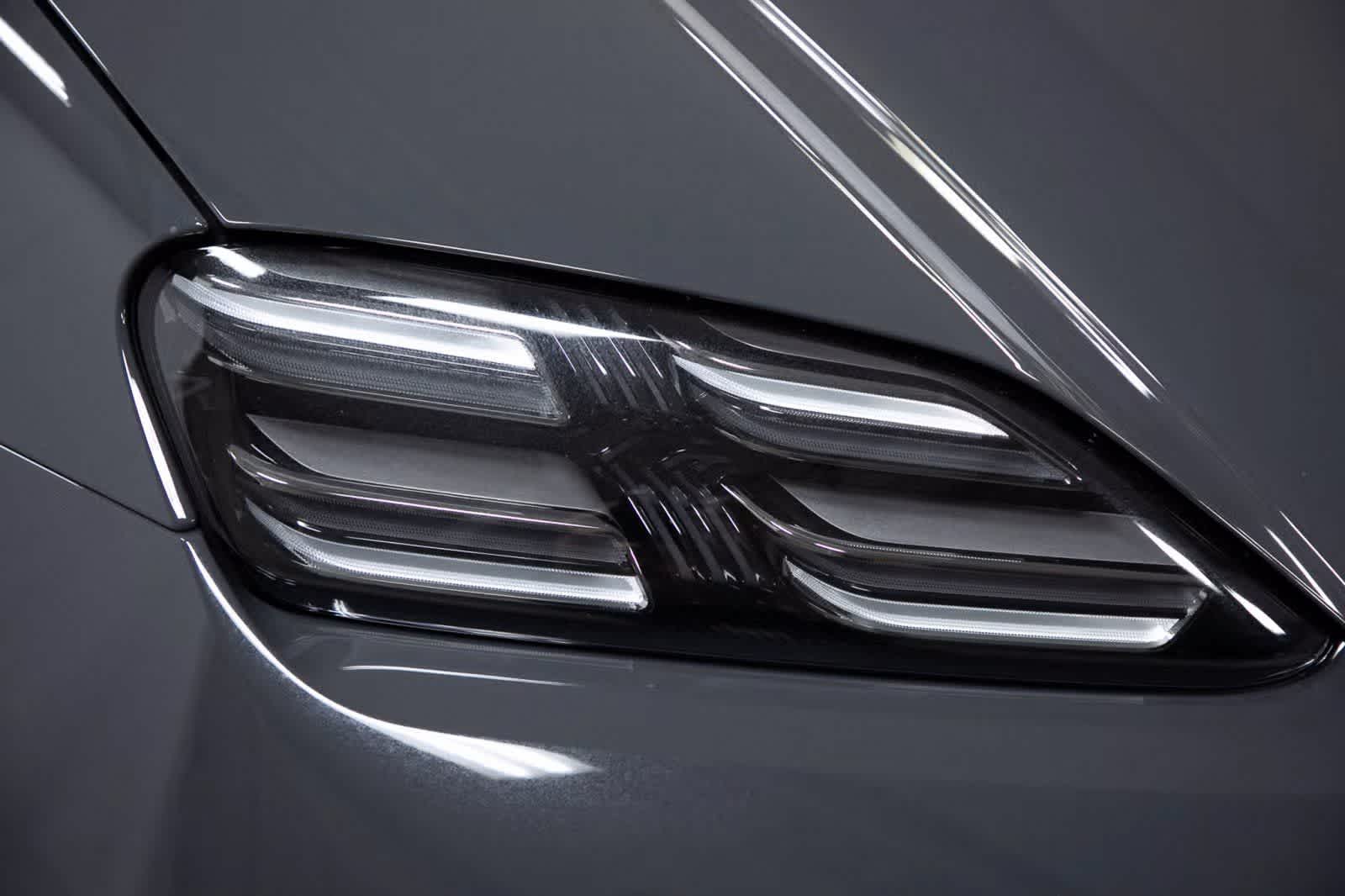 Thumbnail: 2025 Porsche Macan - 31