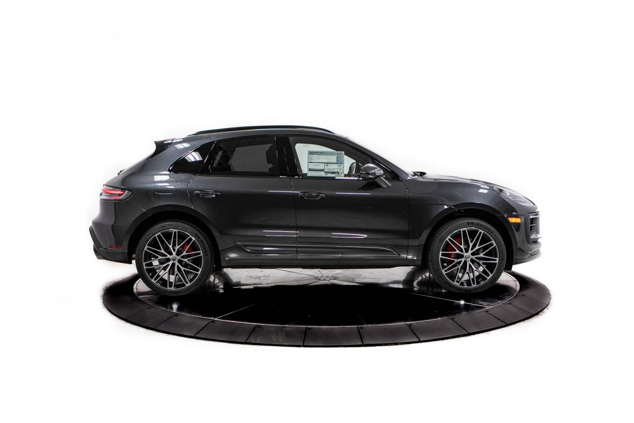 Thumbnail: 2026 Porsche Macan - 8