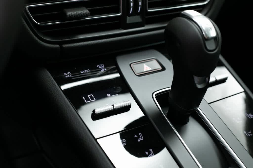 Thumbnail: 2025 Porsche Macan - 27