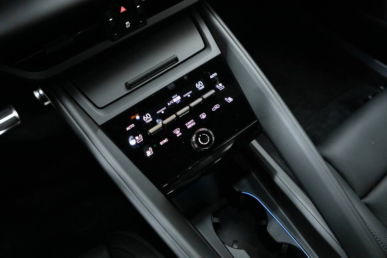 Thumbnail: 2025 Porsche Macan - 29