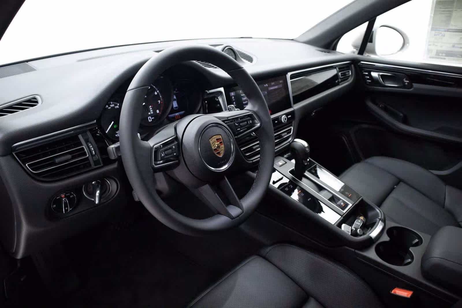 Thumbnail: 2025 Porsche Macan - 4