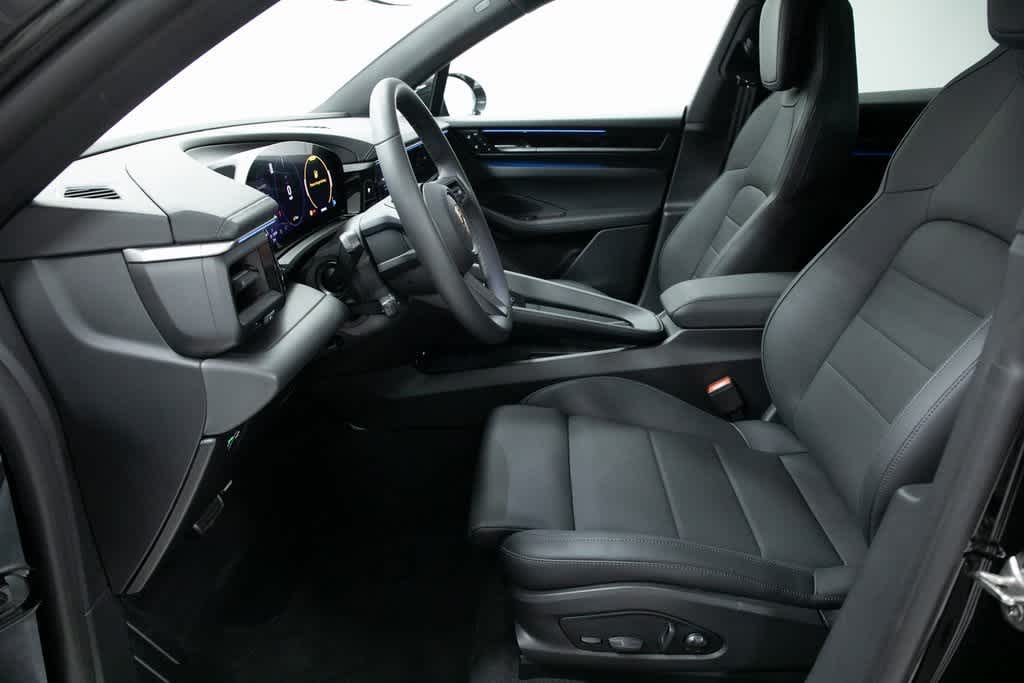 Thumbnail: 2025 Porsche Macan - 16
