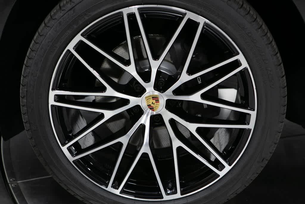 Thumbnail: 2025 Porsche Macan - 11
