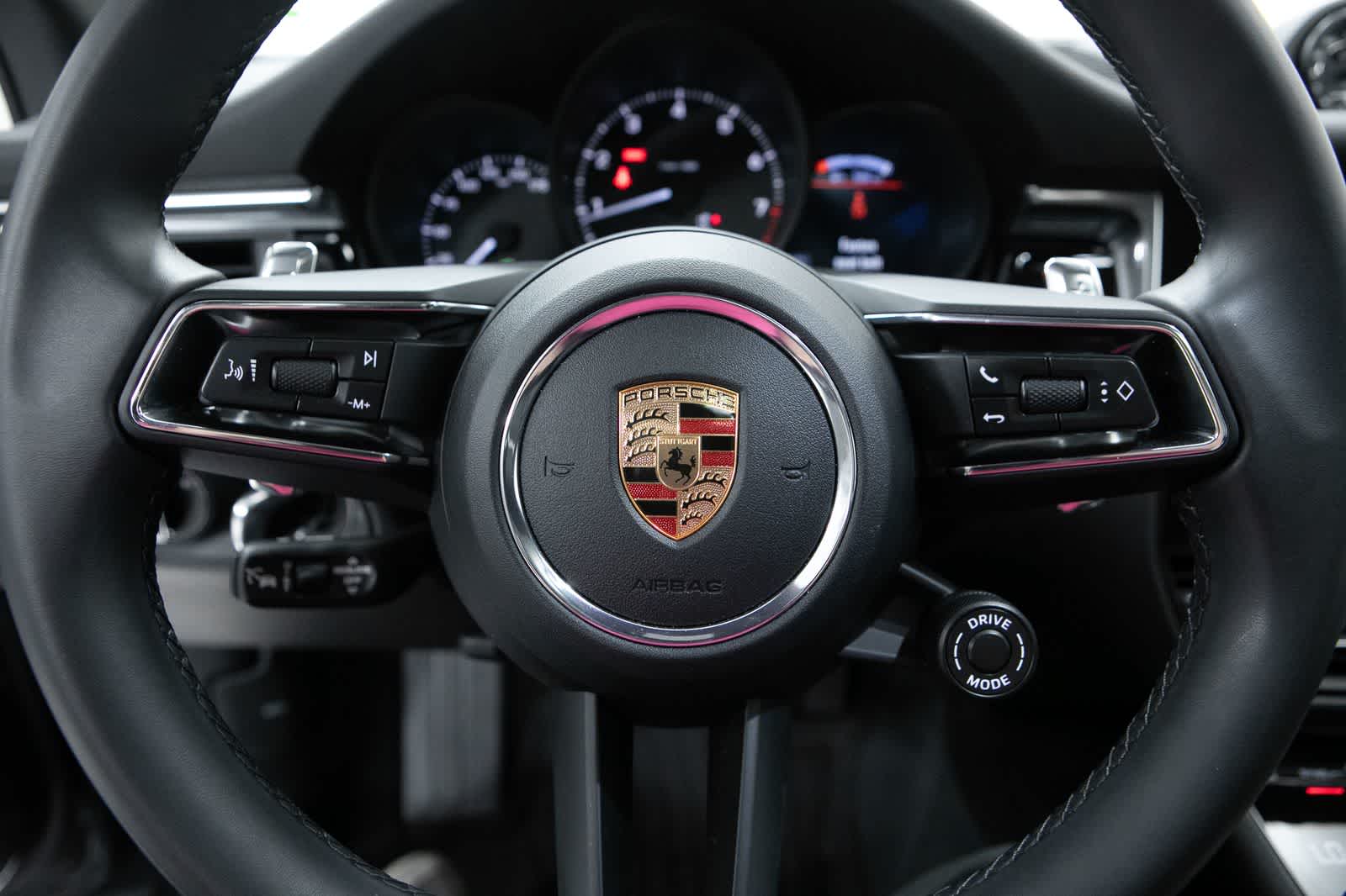 Thumbnail: 2026 Porsche Macan - 14