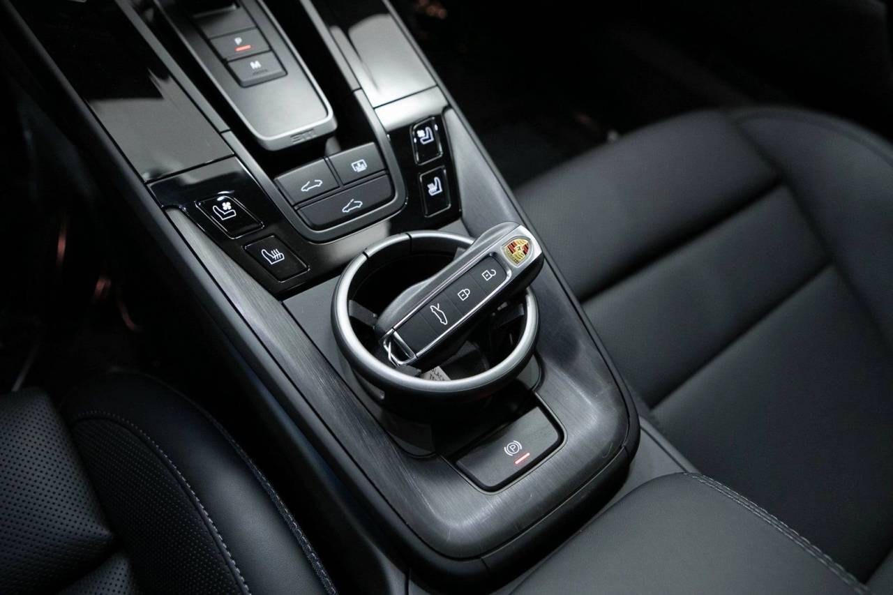 Thumbnail: 2026 Porsche 911 - 31