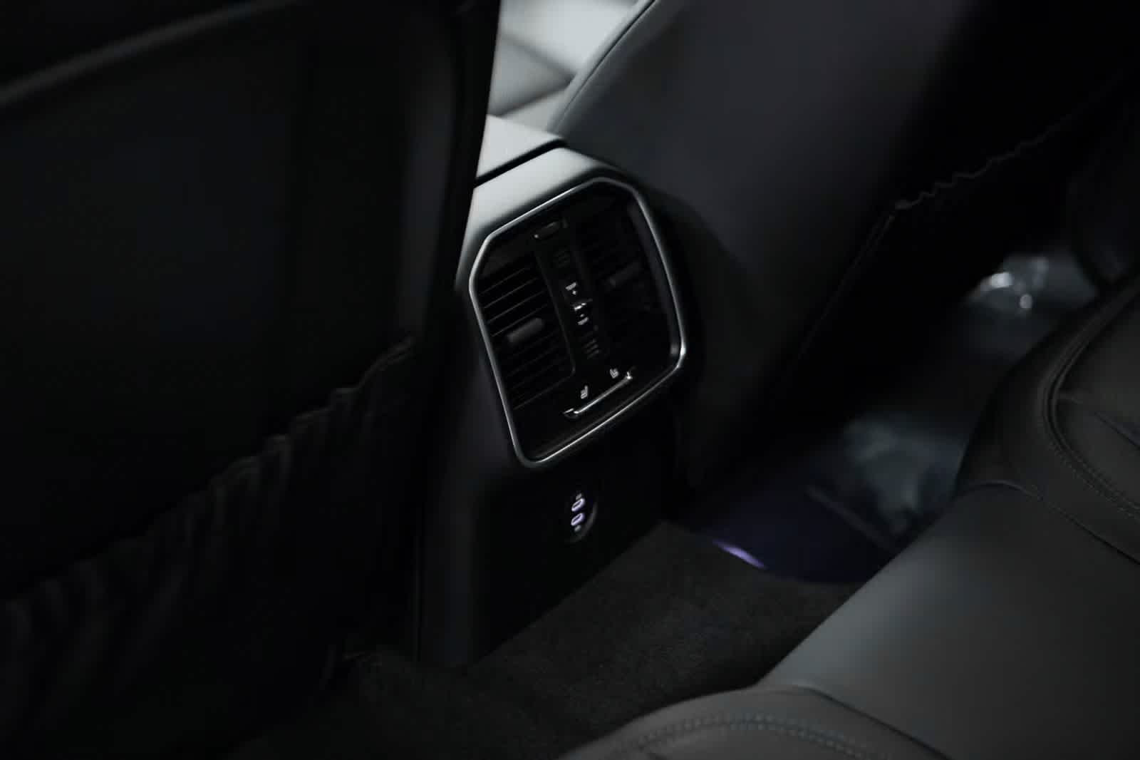 Thumbnail: 2026 Porsche Macan - 33