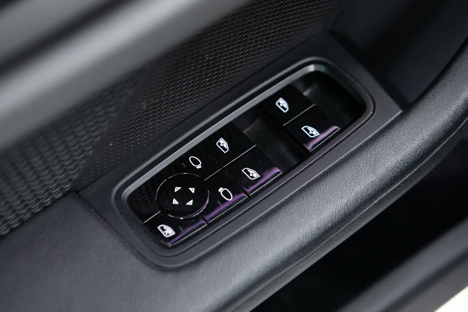 Thumbnail: 2020 Porsche Taycan - 18