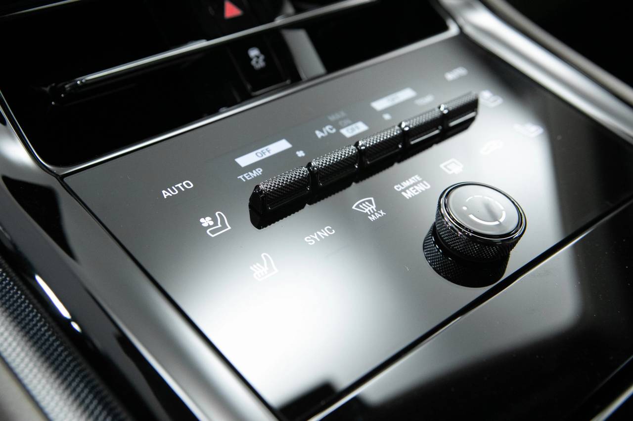 Thumbnail: 2026 Porsche Panamera - 27