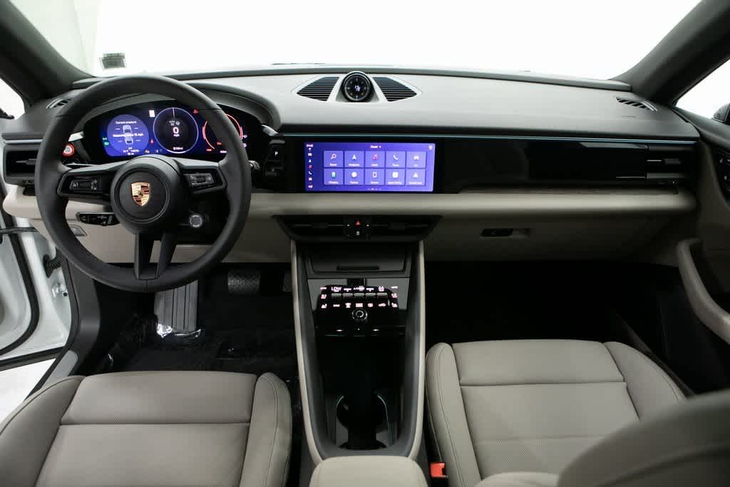 Thumbnail: 2025 Porsche Macan - 13