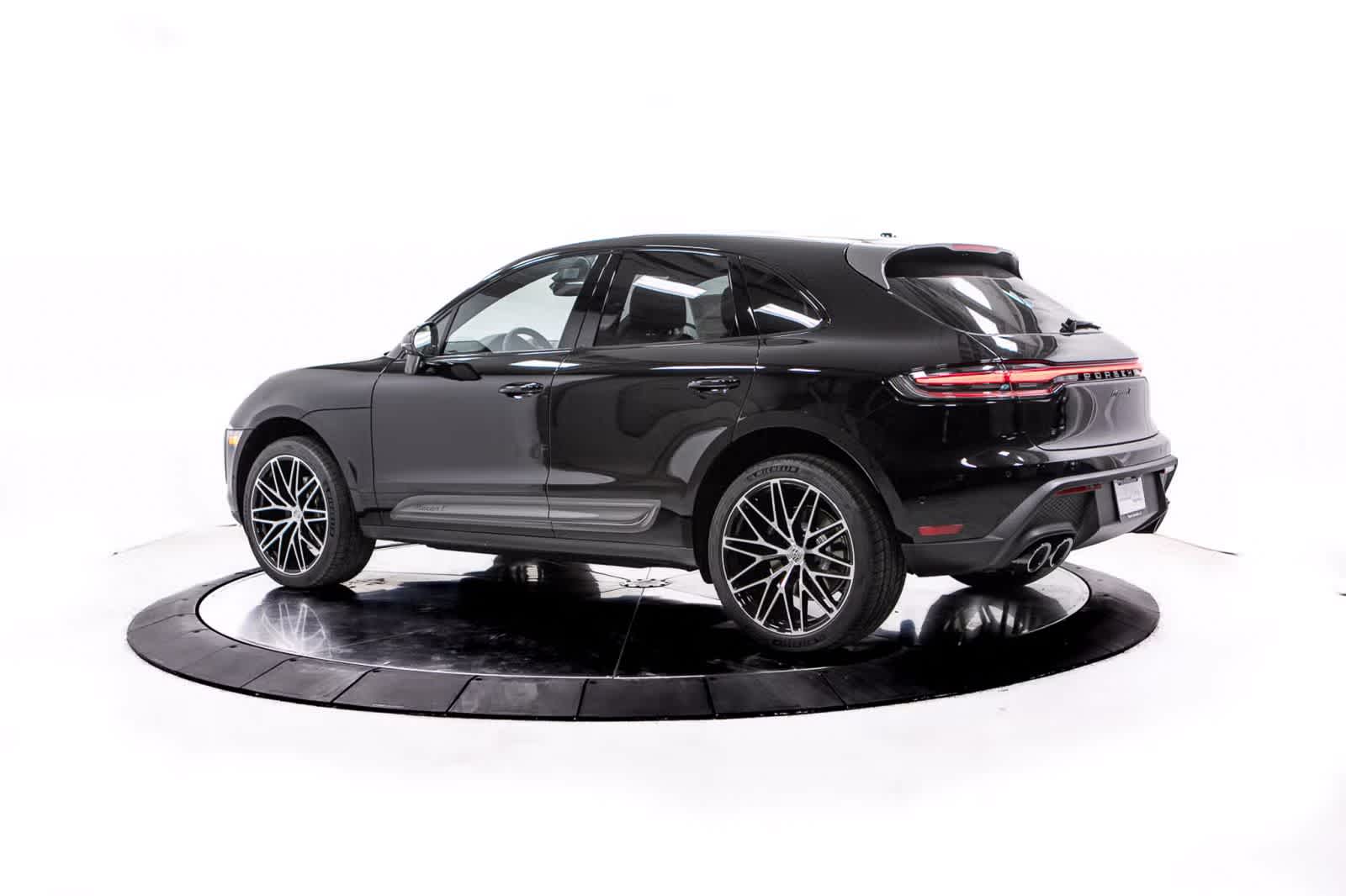 Thumbnail: 2026 Porsche Macan - 3
