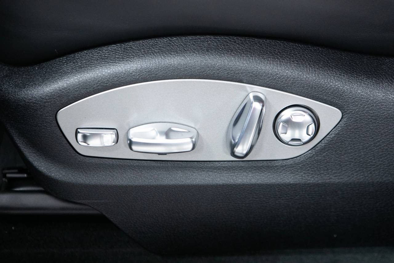 Thumbnail: 2026 Porsche Macan - 23