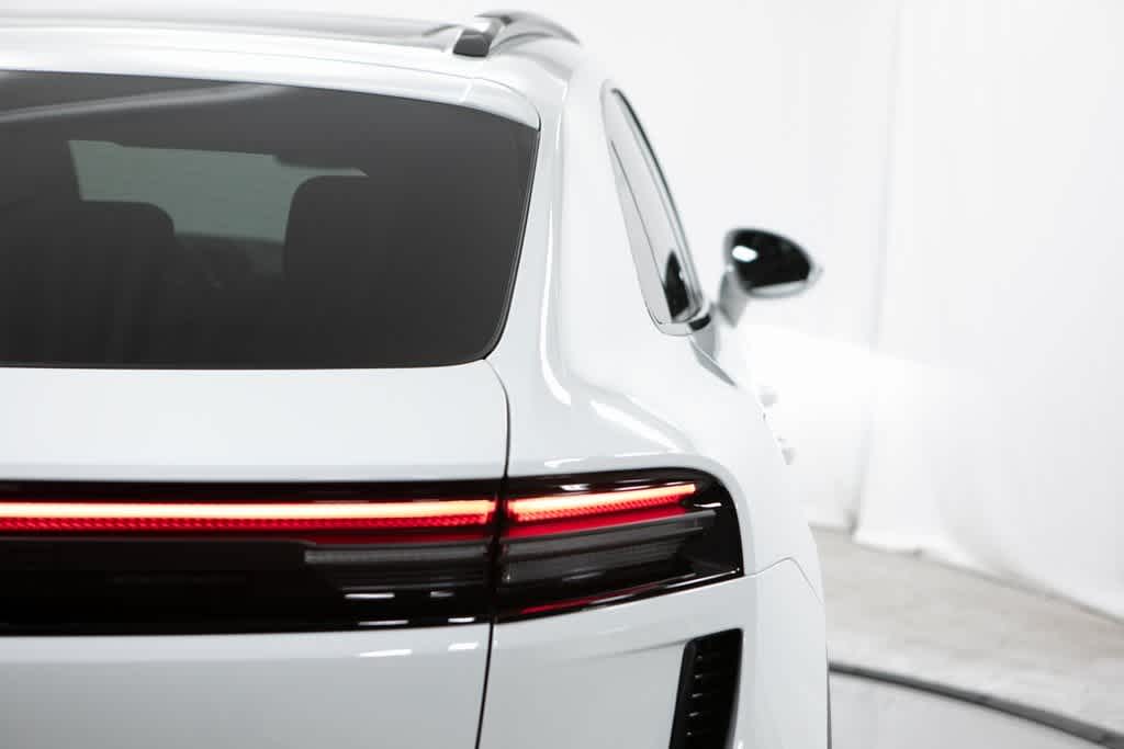 Thumbnail: 2025 Porsche Macan - 38
