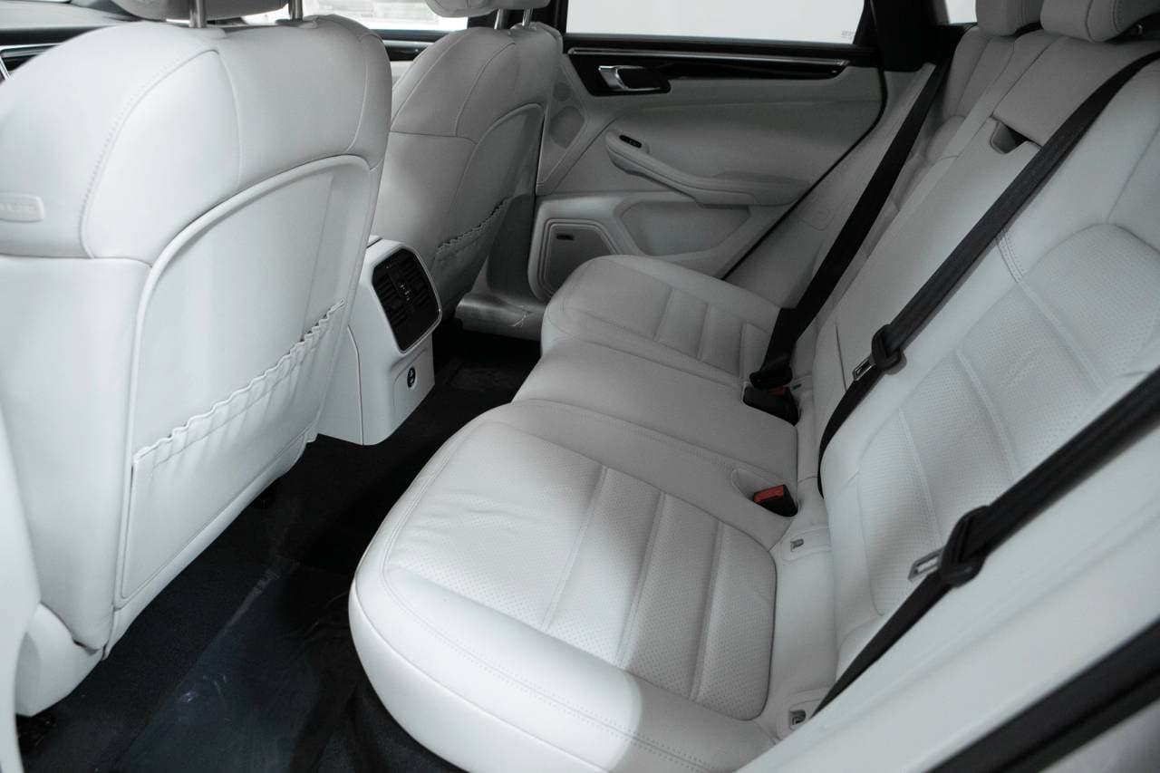 Thumbnail: 2026 Porsche Macan - 34