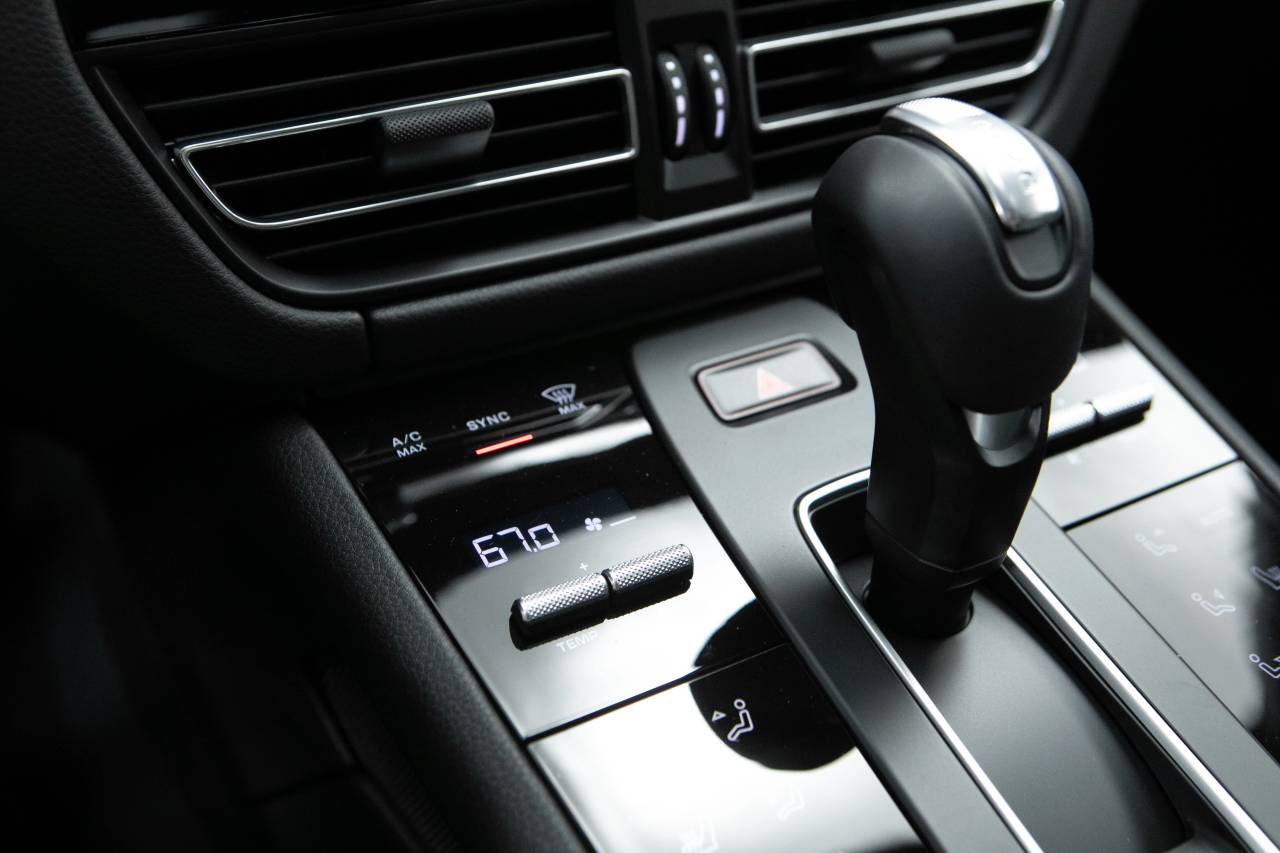 Thumbnail: 2026 Porsche Macan - 27