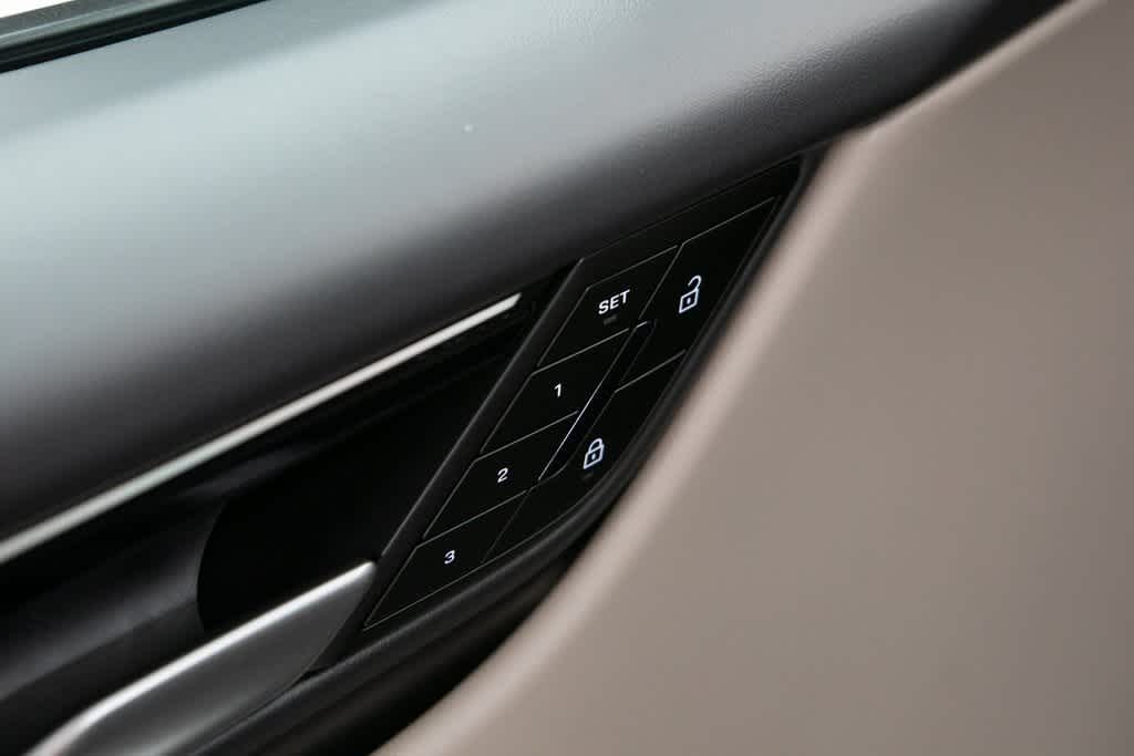 Thumbnail: 2025 Porsche Macan - 19