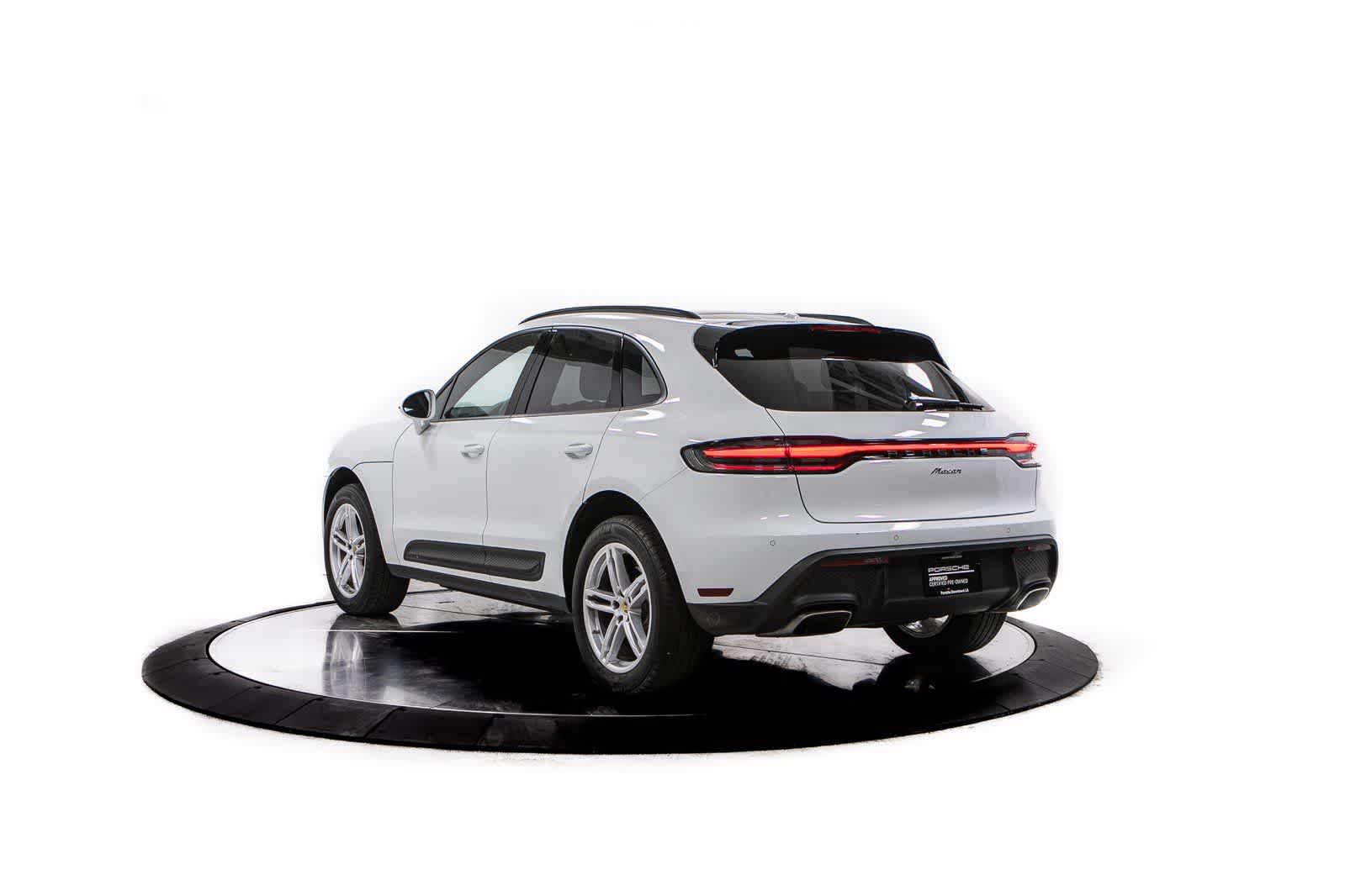 Thumbnail: 2023 Porsche Macan - 3