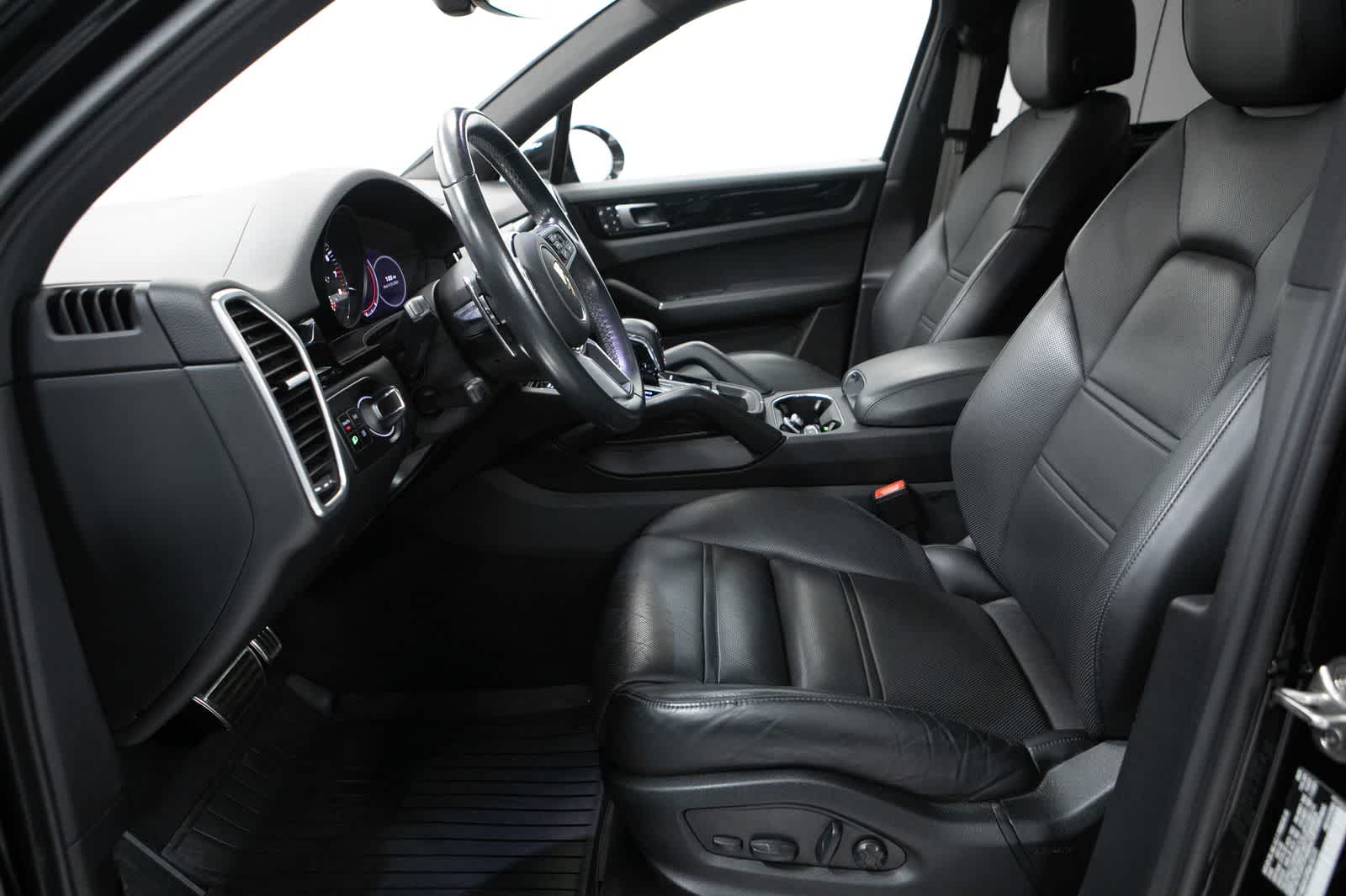 Thumbnail: 2023 Porsche Cayenne - 23