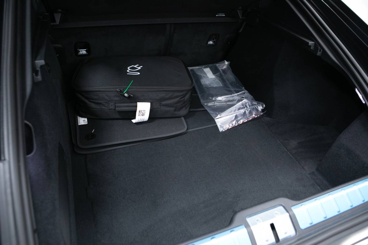 Thumbnail: 2026 Porsche Panamera - 40