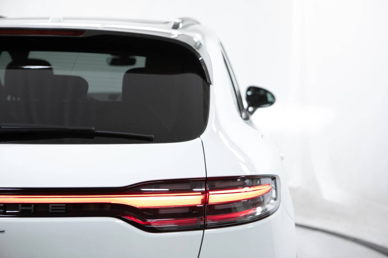 Thumbnail: 2026 Porsche Macan - 18