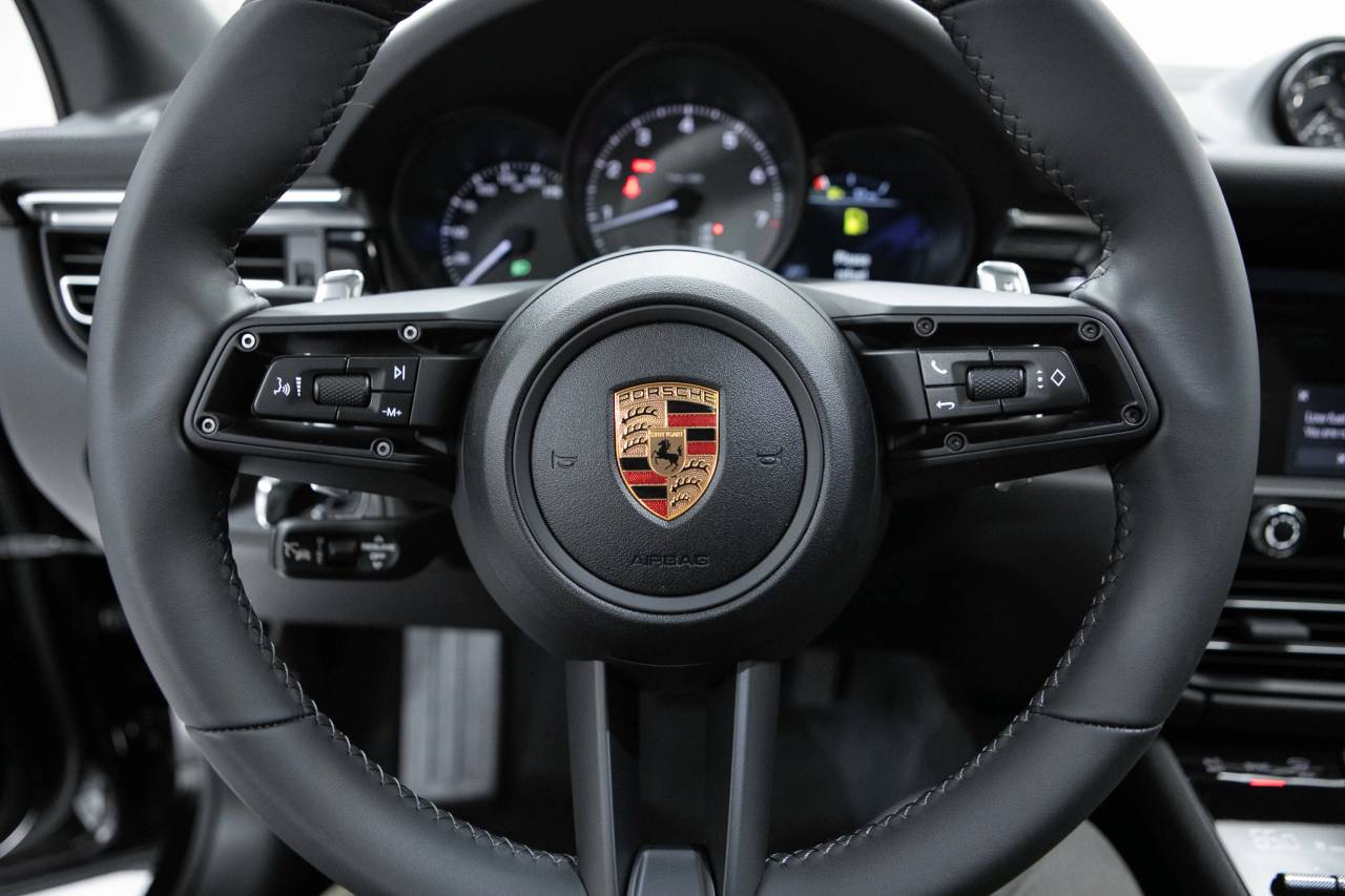 Thumbnail: 2026 Porsche Macan - 19