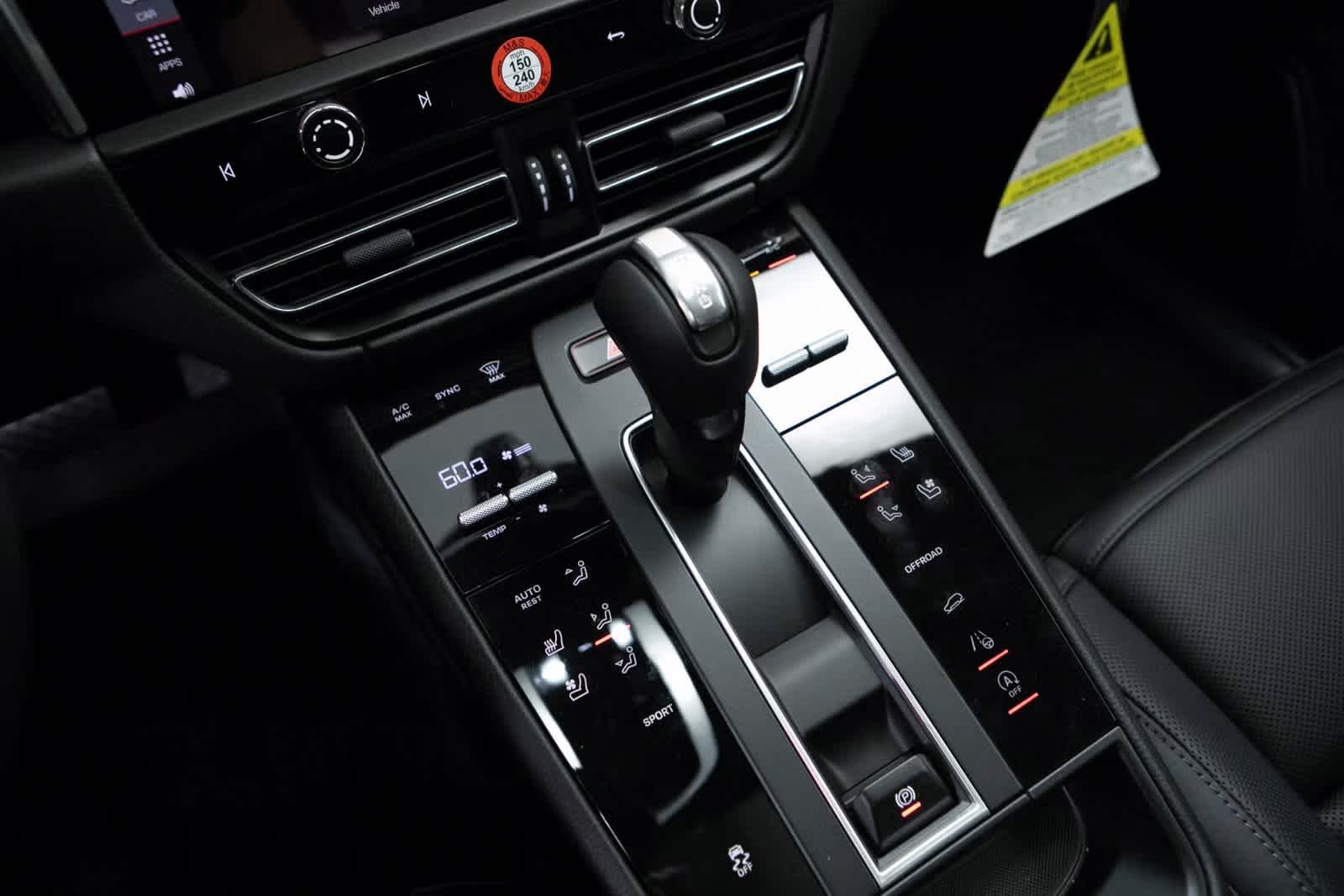 Thumbnail: 2025 Porsche Macan - 16