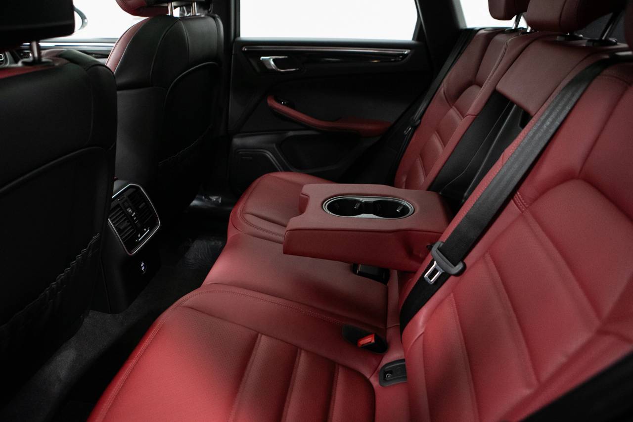 Thumbnail: 2026 Porsche Macan - 36