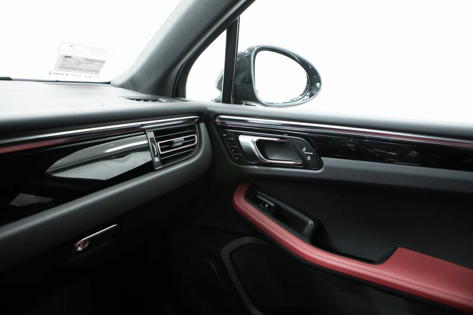 Thumbnail: 2025 Porsche Macan - 24