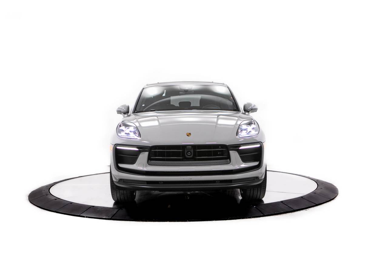 Thumbnail: 2026 Porsche Macan - 10