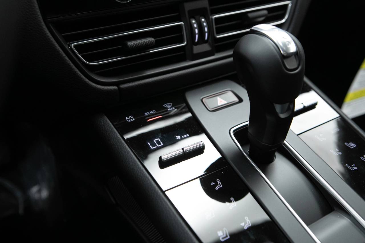 Thumbnail: 2026 Porsche Macan - 29