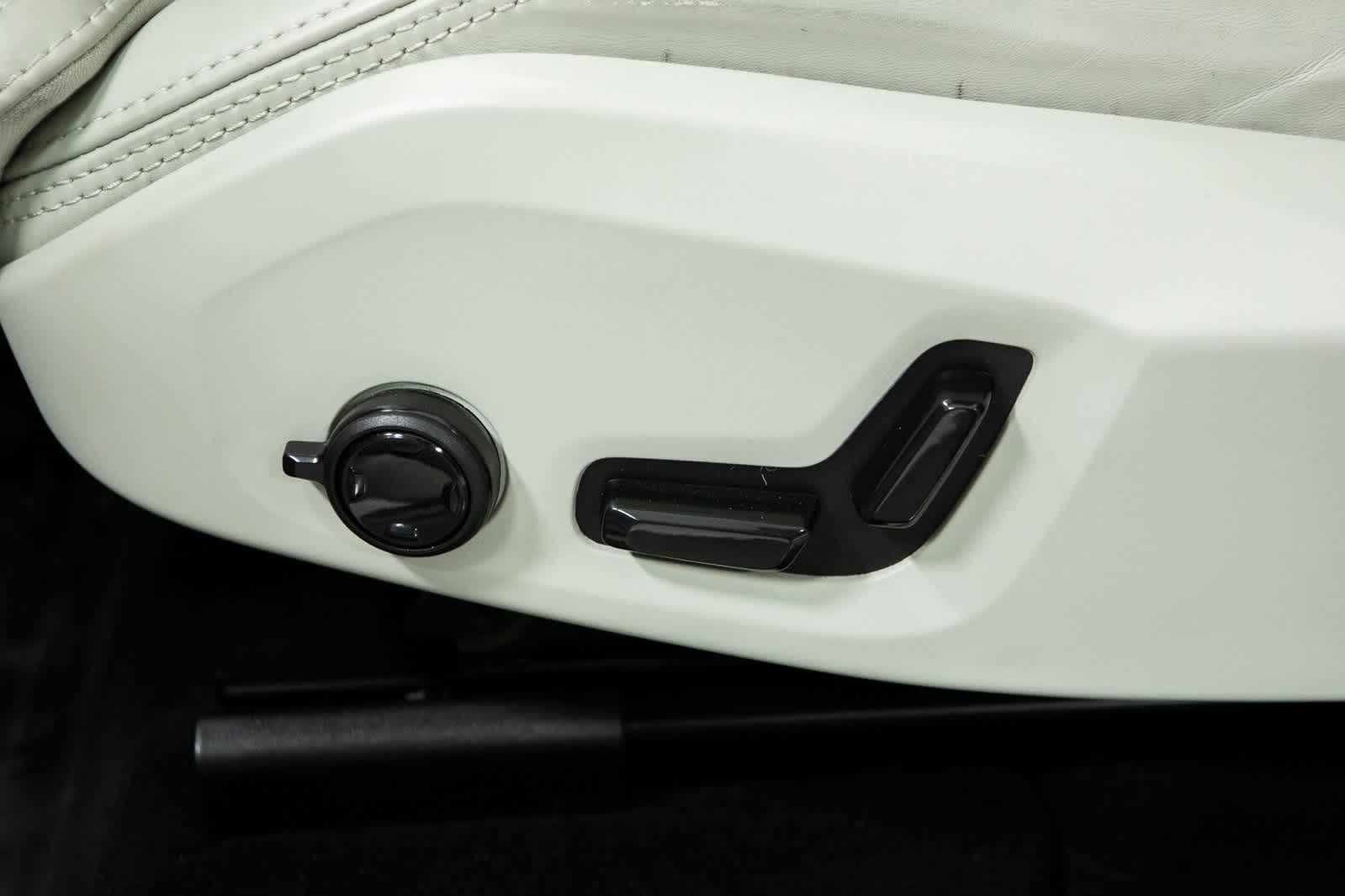 Thumbnail: 2024 Volvo XC60 - 17